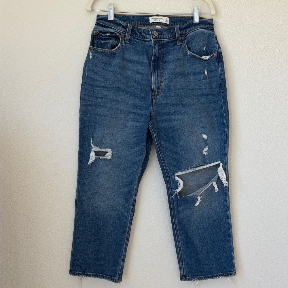 Abercrombie Ultra High Rise Ankle Straight Curve Jeans Distressed Size 29 Flawed